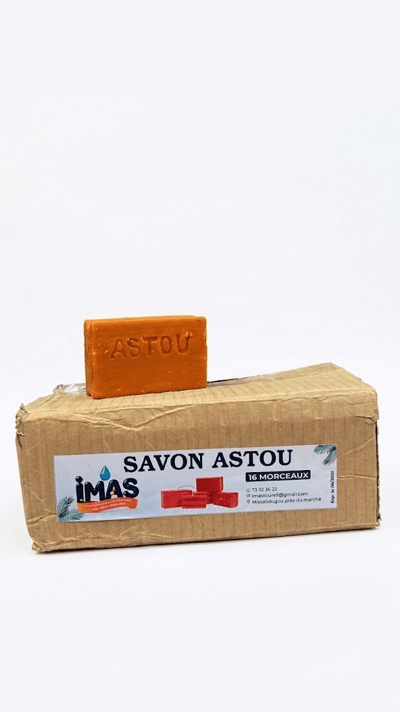 Savon Astou en morceaux, barre orange embossée « ASTOU »